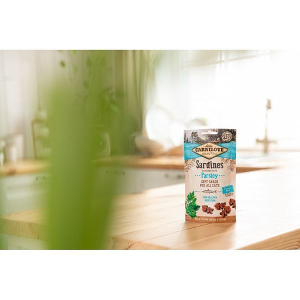 Ласощі Carnilove Cat Semi Moist Snack Sardine with Parsley для котів з чутливим травленням з сардиною та петрушкою 50 г 1111153875 фото